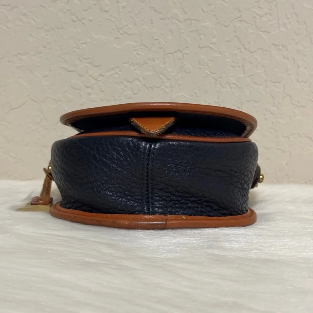 Dooney & Bourke Vintage Duck Bag - Picture 6 of 12